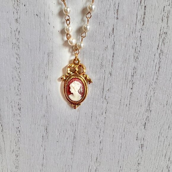 CAMEO Necklace, 1928 Brand Victorian Style Cameo Faux Pearl Necklace, Cameo - Picture 4 of 11